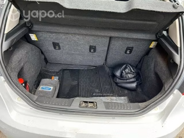 Vendo Auto Ford Fiesta1.6 año 2014 conversable