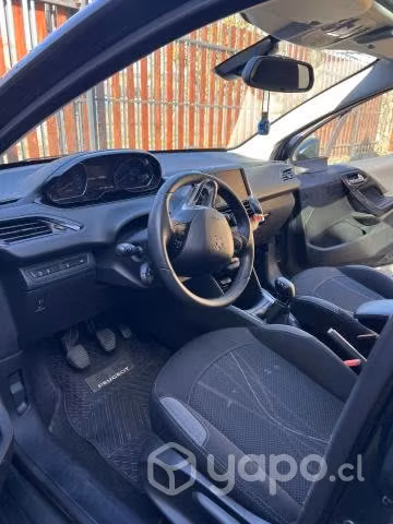Peugeot 208 año 2015