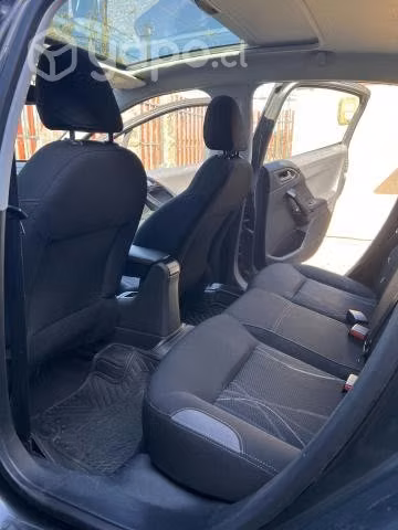 Peugeot 208 año 2015