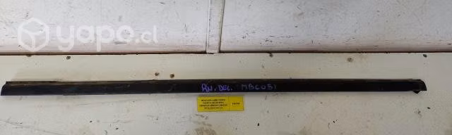 Moldura Lame Vidrio Pta del der (MBC051) BT50 2019