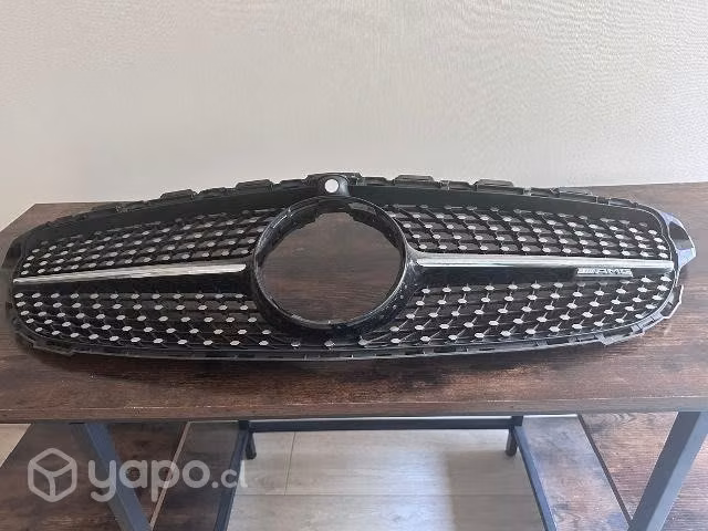 Parrilla delantera diamantes Mercedes clase C - Imagen 2
