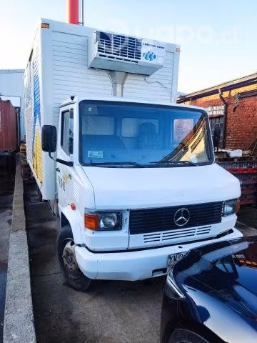 Mercedes benz 711 2005