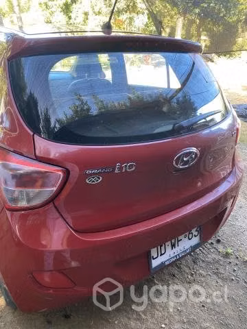 Hyundai grand i10 rojo