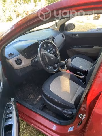 Hyundai grand i10 rojo