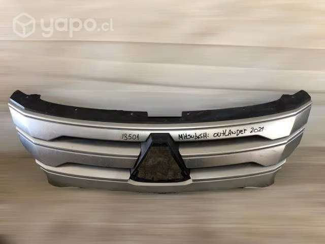 Mascara Mitsubishi Outlander 2021