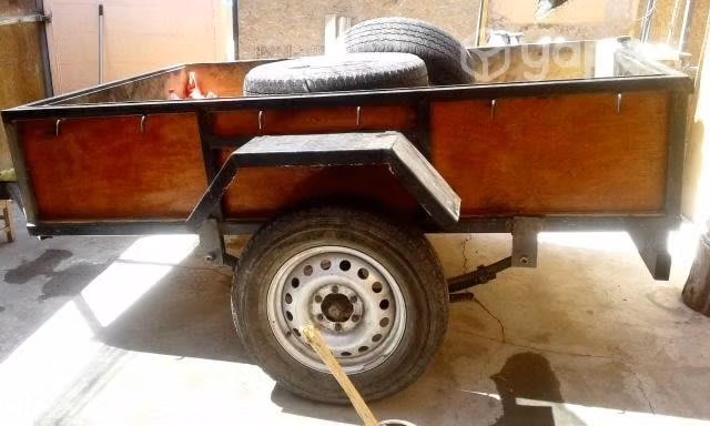 Carro de arrastre con instalación de luz