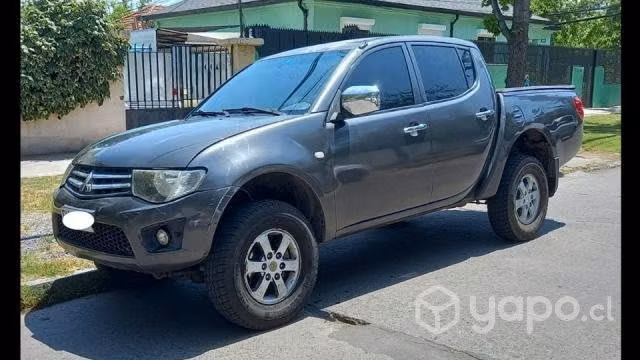 Mitsubishi l200 2012