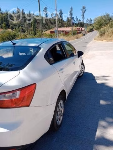 Kia río 4 año 2015