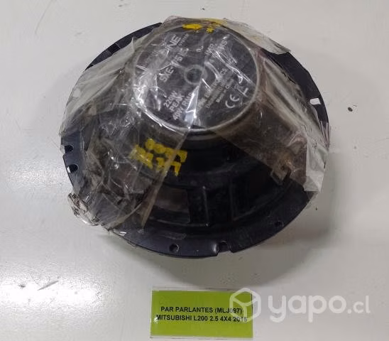 Par Parlantes Mitsubishi L