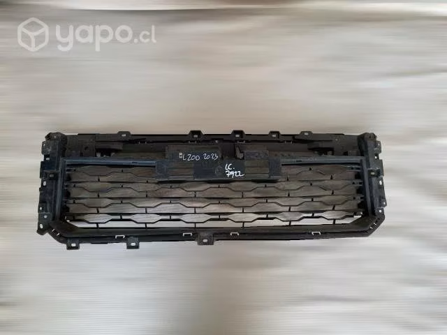 Rejilla mitsubishi l