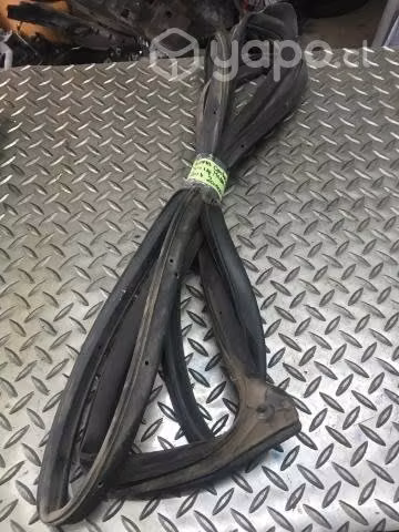 Goma contorno puerta tras izq Mazda BT50 2013-20