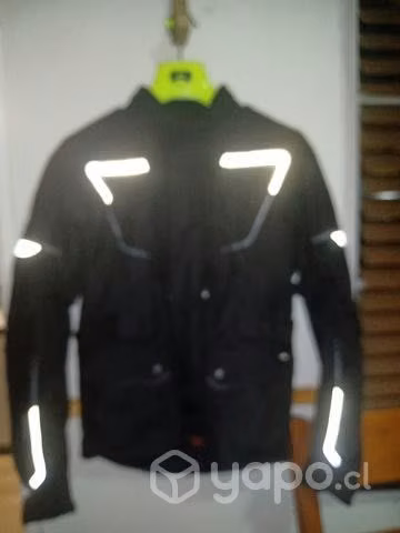 Casco y chaqueta