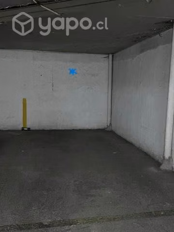 Se arrienda estacionamiento en La Castellana N°98