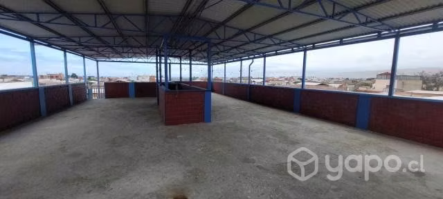 Casa Grande Con 8 Dormitorios, Cocina Amplia
