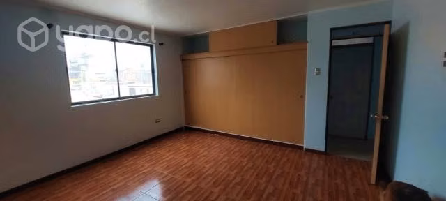 Casa Grande Con 8 Dormitorios, Cocina Amplia