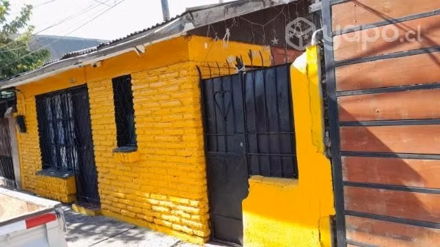 Casa con departamento interior