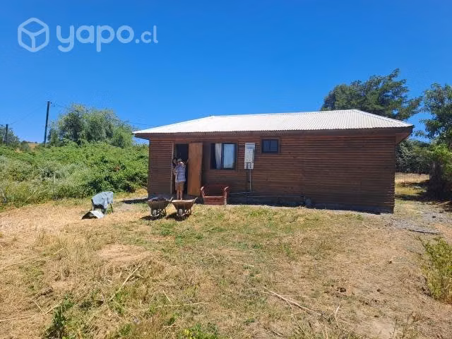 Se vende terreno con casa