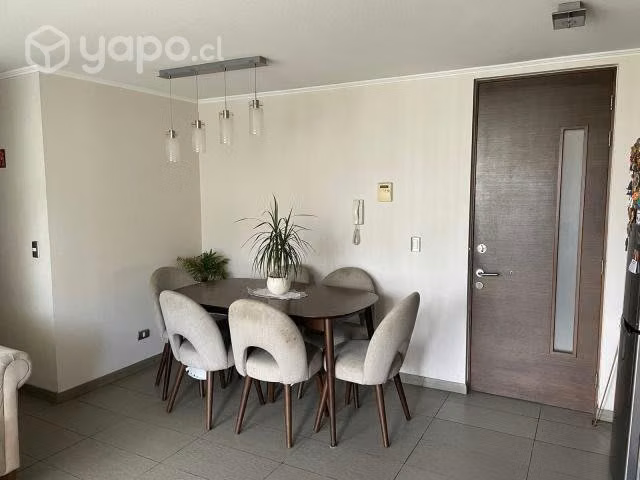 Arriendo departamento con estacionamiento