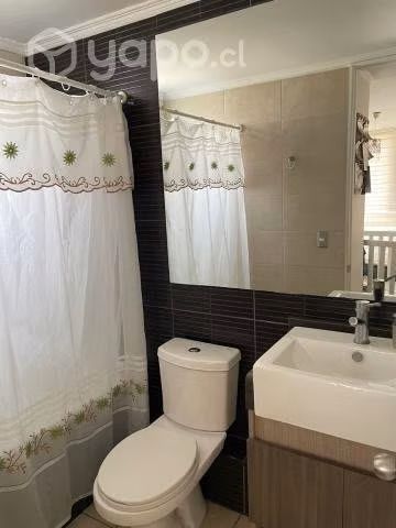 Arriendo departamento con estacionamiento