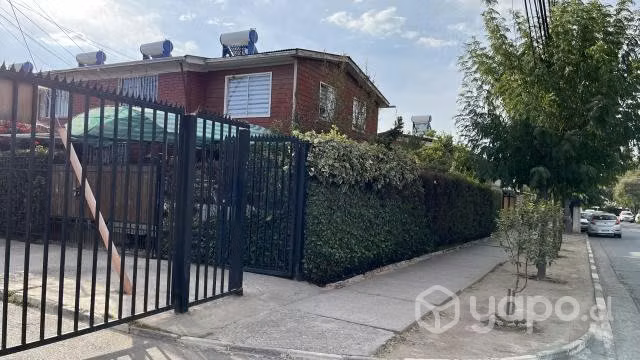 Casa esquina con mucho terreno y ampliada