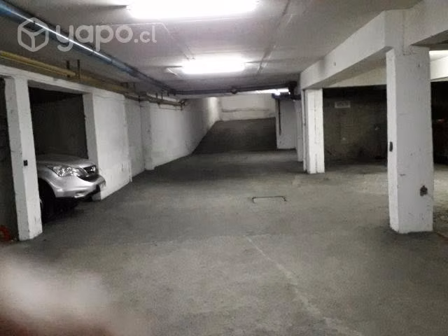 Estacionamiento Plaza Brasil, edificio privado