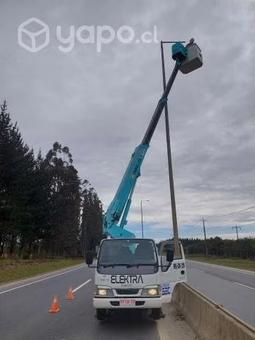 Arriendo Camion con grua alzahombre Manlift 13 mts