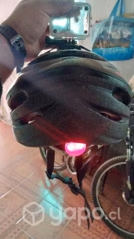 Casco de ciclismo con luz led tres funciones
