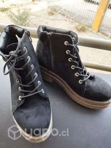 2 pares de zapatos de invierno