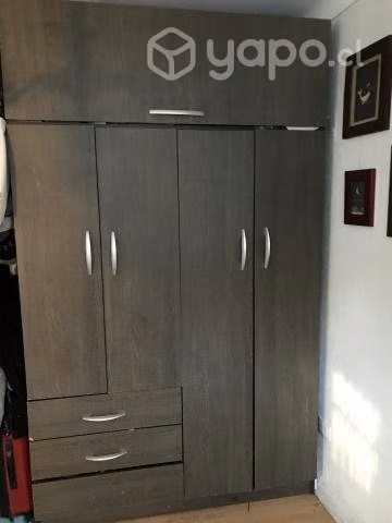 Closet grande 4 puertas y 3 cajones