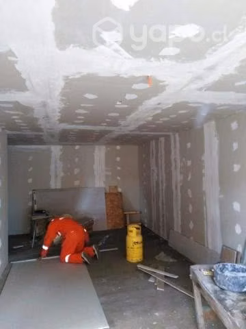 Se realizan trabajos de pintura