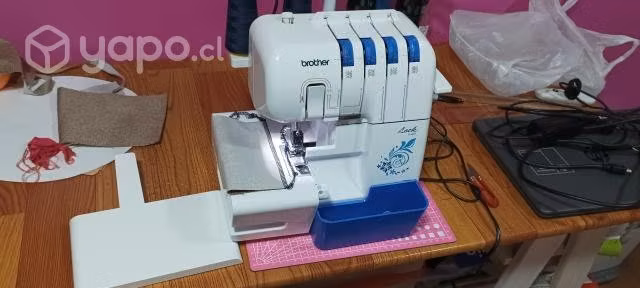 Máquina overlok brother