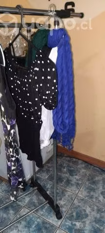 Ropa y varios productos, son 60