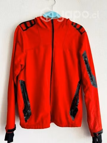 Softshell Marca LATITUDE color rojo