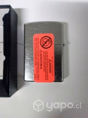 Encendedor ZIPPO KISS del 2009 Nuevo En su caja
