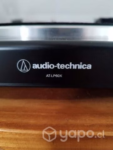 Tocadiscos y parlantes