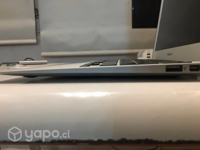 Macbook Air Mid 2011 11 (solo Funciona Cargando)