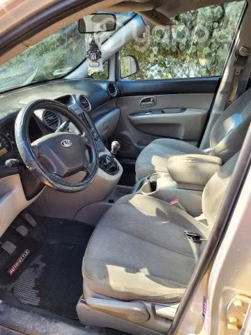 kia carens 2011