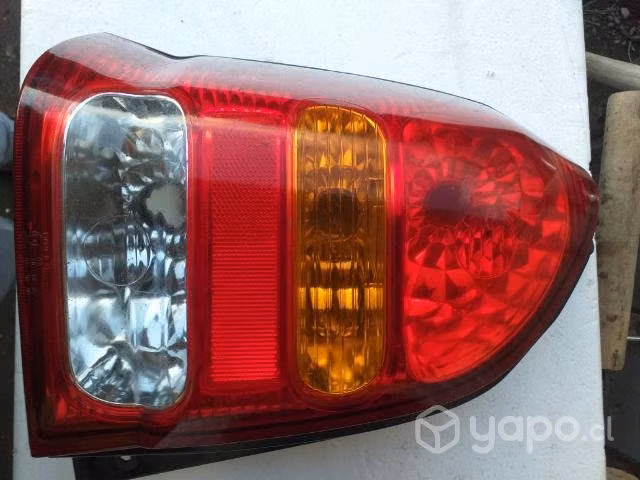 Foco trasero lado izquierdo Suzuki alto 800