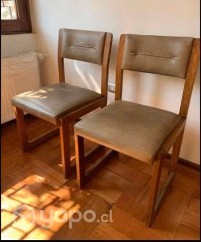 Silla de madera. Hay 3 disponibles. Precio x unida