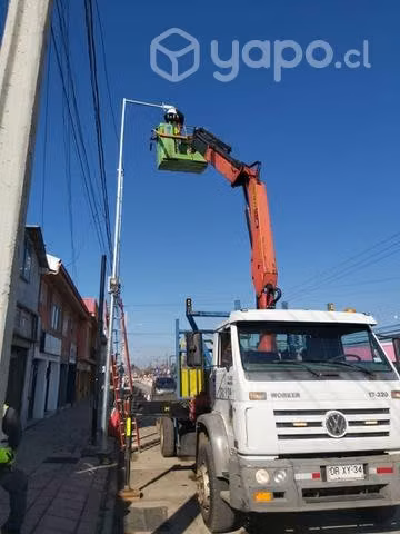 Camión pluma alza hombre