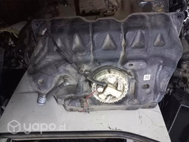 Estanque con bomba de.bencina Toyota yaris 2016