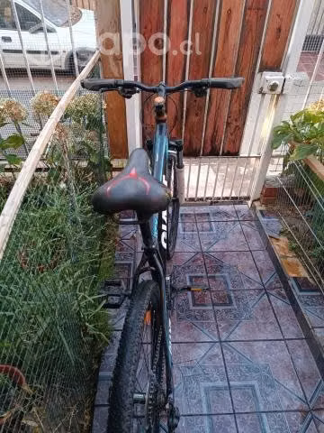 Bicicleta de montaña marca GIANT aro 27.5