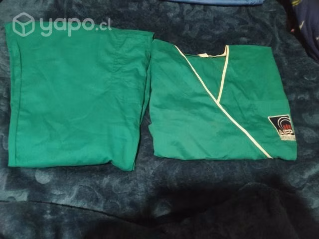 Uniforme completo de AIEP