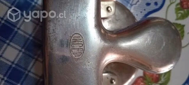 Antiguo Perforador Metálico