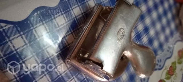Antiguo Perforador Metálico