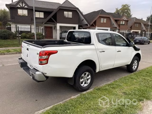 Mitsubishi l200 - Imagen 4