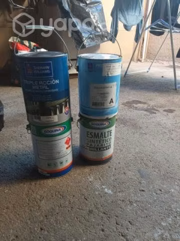 Tarros de pintura nuevos