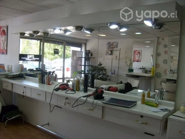 Muebles de peluqueria con espejo grande