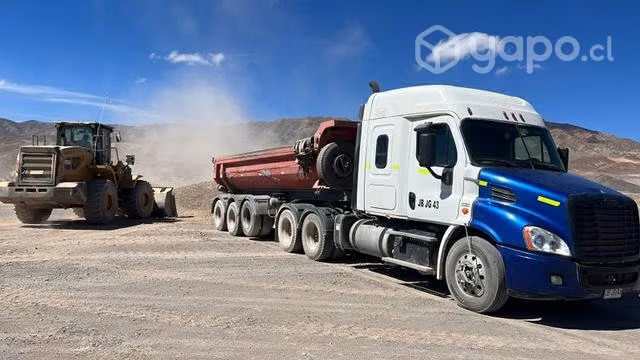 Transporte de carga cama baja, batea, rampla