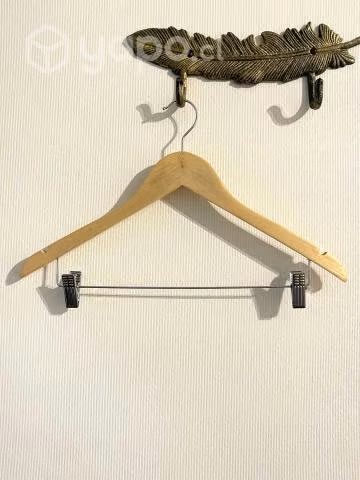 Colgador madera ganchos